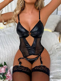 Ensemble Lingerie Latex noir brillant avec détails en résille, serre-taille et jarretelles pour une allure séduisante et élégante.