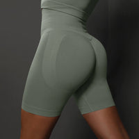 Legging Cycliste Gainant Femme taille haute en tissu extensible et gainant pour un maintien et un style parfaits.