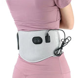 Ceinture lombaire chauffante grise avec fonction massage et cordon electrique montree sur un mannequin en tenue rose
