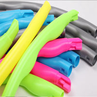 Cerceau en Plastique : sections colorées détachables pour un cerceau ajustable, facile à monter et transporter.