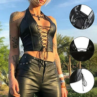 Corset Chemise noir en PU avec laçage avant, style ajusté mettant en valeur la silhouette féminine élégante.
