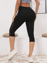 Legging Court Semi Transparent Femme noir avec empiècements transparents, confortable et stylé pour sport et détente.