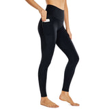 Femme qui porte un Legging gainant taille haute fitness