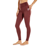 Femme qui porte un Legging gainant taille haute fitness rouge bordeau
