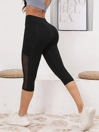 Legging Court Semi Transparent Femme noir avec détails en maille transparente sur les cuisses pour un style et confort optimaux.