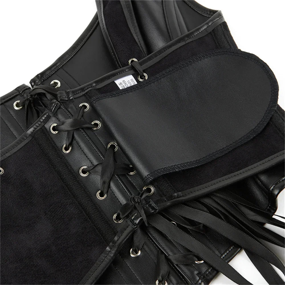 Ceinture corset a bretelles en cuir noir avec laçage et boucles metalliques, vue detaillee du design elegant