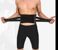 Homme qui porte une ceinture lombaire hernie discale