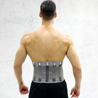Homme de dos qui porte une ceinture lombaire