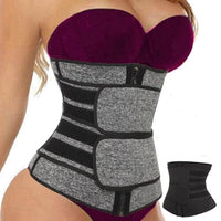 Femme qui porte une gaine de sudation