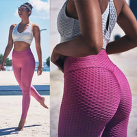 Femme qui porte un Legging anti cellulite grande taille violet