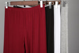 4 leggings gainant grande taille suspendus à des cintres