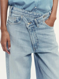 Jean large droit délavé troué à boutons 10