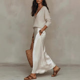 Ensemble Femme Pull Col V et Jupe Satin Fluide