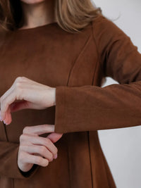 Robe marron en daim manches longues à franges 9