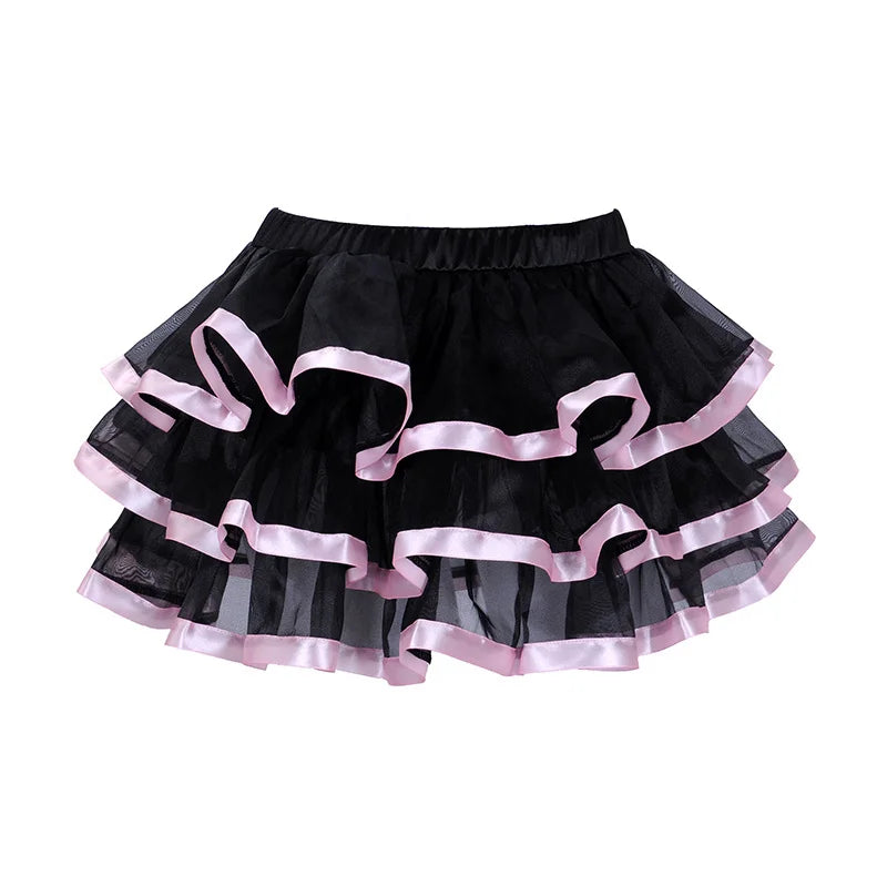 Bustier satin noir avec volants en tulle superposés et bordures roses, jupe courte a plusieurs niveaux elegant et feminin