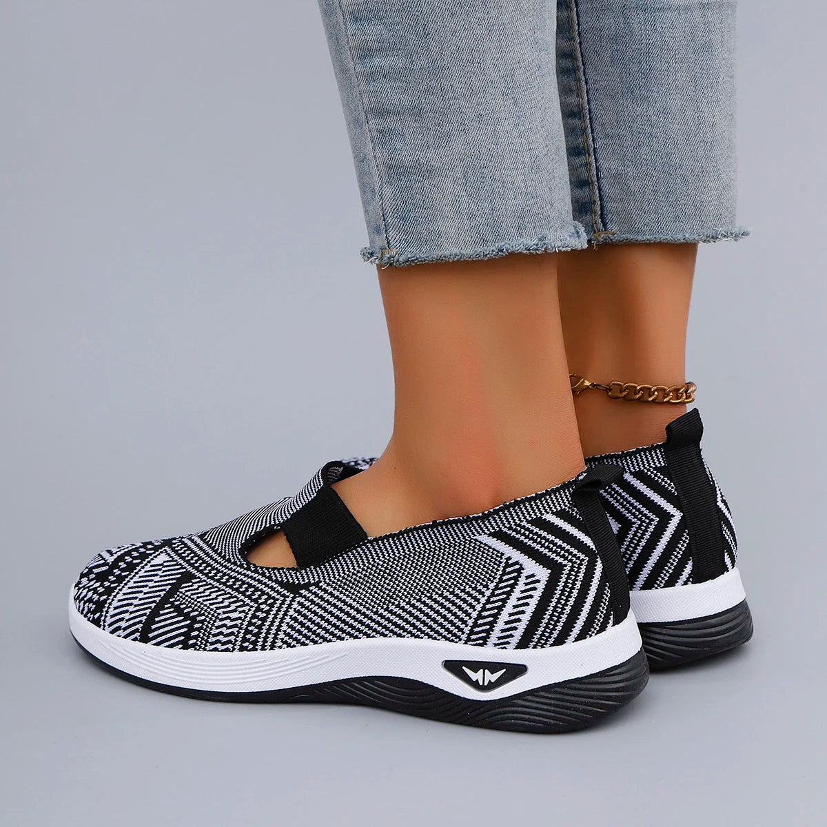 Sneakers femme slip-on maille motif géométrique noir blanc 6