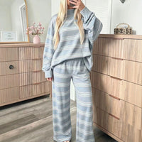 Ensemble femme rayé sweat large et pantalon ample
