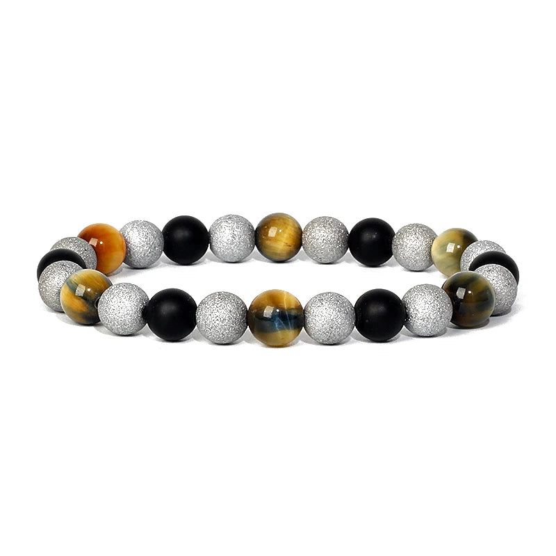 Bracelet magnetique pour maigrir homme en perles argent, noires et oeil de tigre, elegamment dispose sur fond blanc