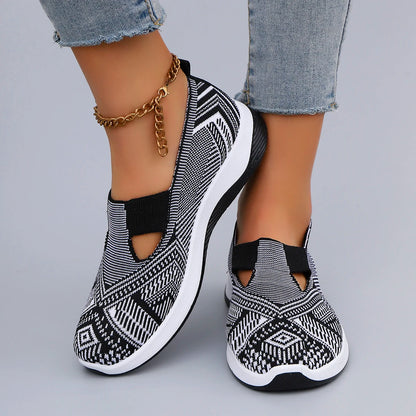 Sneakers femme slip-on maille motif géométrique noir blanc 3