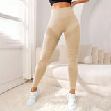 Legging 3D Anti Cellulite Amincissant beige porté par femme, design gainant et tissu respirant pour silhouette sculptée.