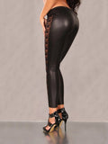 Legging Effet Collant Transparent en simili cuir noir avec bande dentelle transparente, vue arrière sur mannequin.