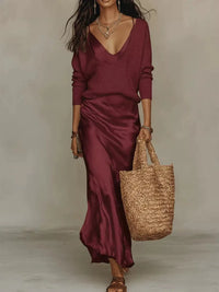 Ensemble femme pull col V et jupe satin fluide – Rouge Vin
