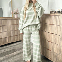 Ensemble femme rayé sweat large et pantalon ample 2