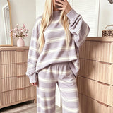 Ensemble femme rayé sweat large et pantalon ample 5