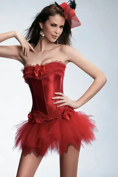 Femme portant un Corset et Jupe rouge élégant, mettant en valeur la silhouette avec confort et style.