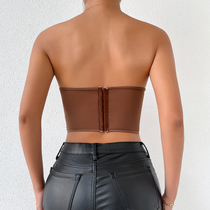 Body Bustier Noir vue de dos avec fermeture, porte avec un pantalon en cuir noir, style elegant et moderne