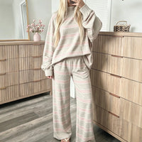 Ensemble femme rayé sweat large et pantalon ample 3