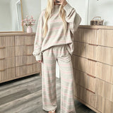 Ensemble femme rayé sweat large et pantalon ample 3