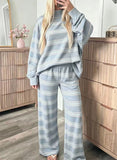 Ensemble femme rayé sweat large et pantalon ample – Bleu Clair
