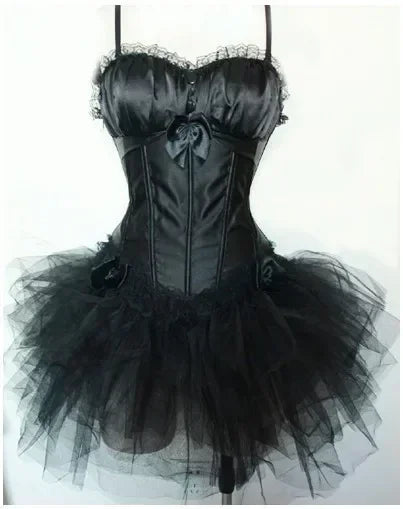 Corset et Jupe noir en satin et tulle avec dentelle délicate pour sublimer la silhouette féminine élégante.