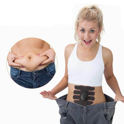 Femme qui utilise un appareil de musculation sans fil